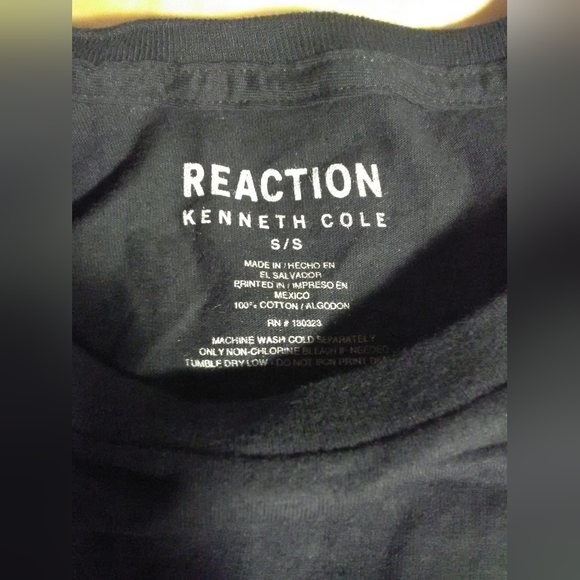 BNWOT T-SHIRT BLACK KENNETH COLE SZ. SM BY REACTION COOL GRAPHIC IN WHITE - Picture 4 of 4